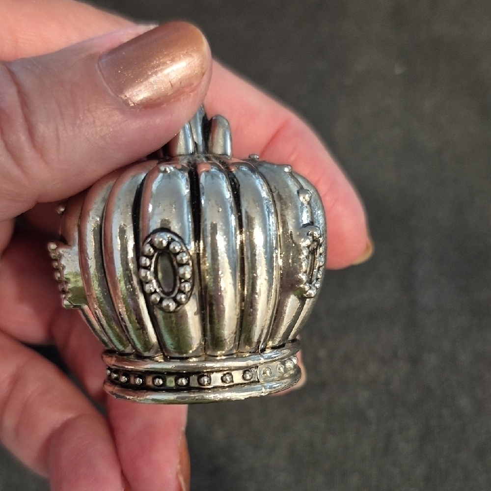 Towle Silver Plated Crown Salt And Pepper Shakers - Picture 4 of 11